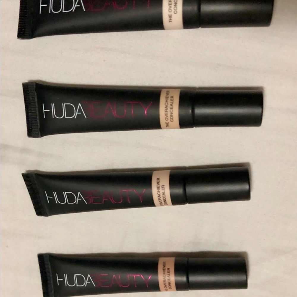 Hudabeauty concealers.